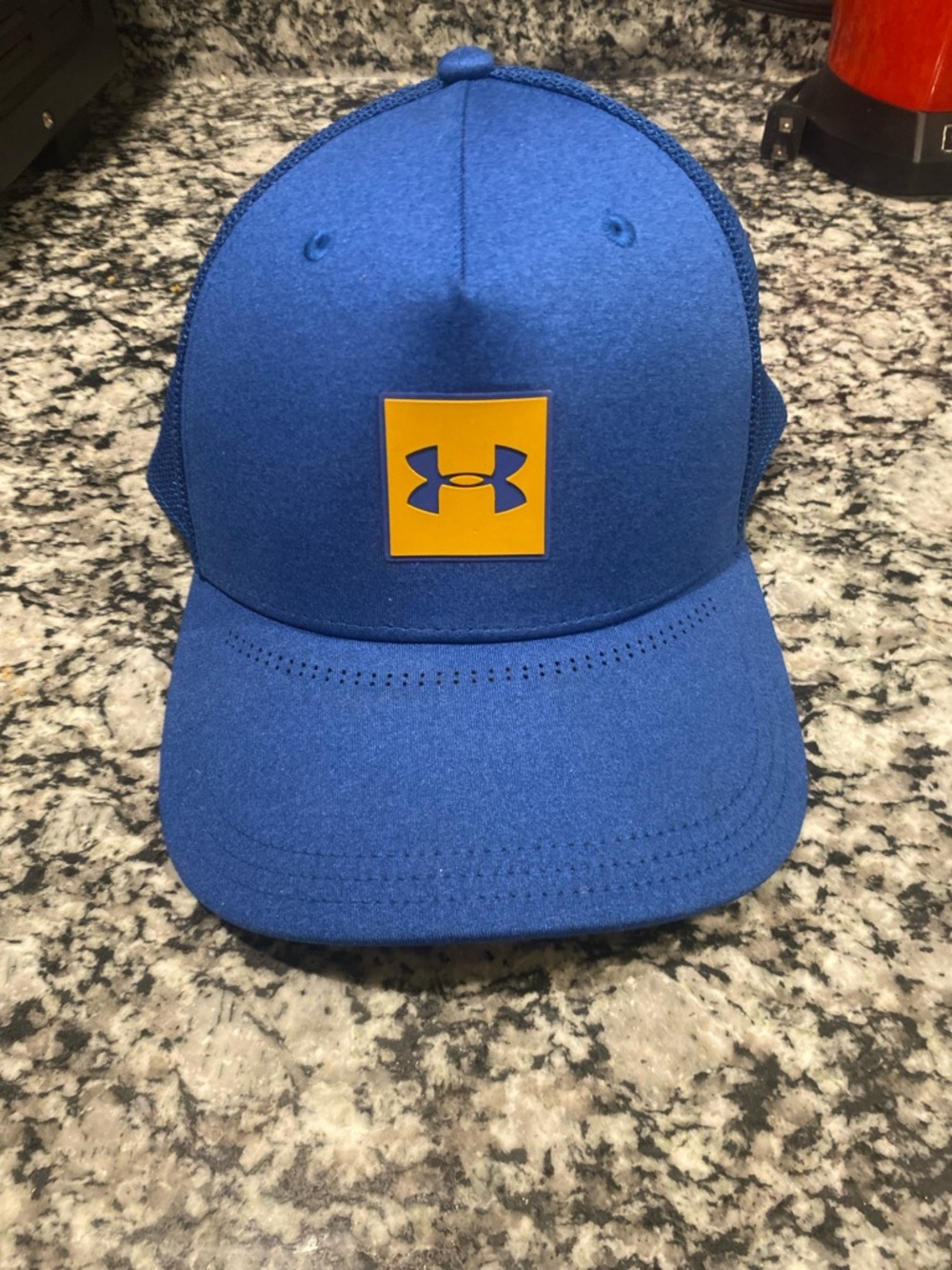 Under Armour Men's Twist Trucker cap